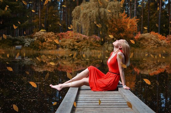 Jak dobrze wyglądać w długich sukienkach jesienią - praktyczne porady
